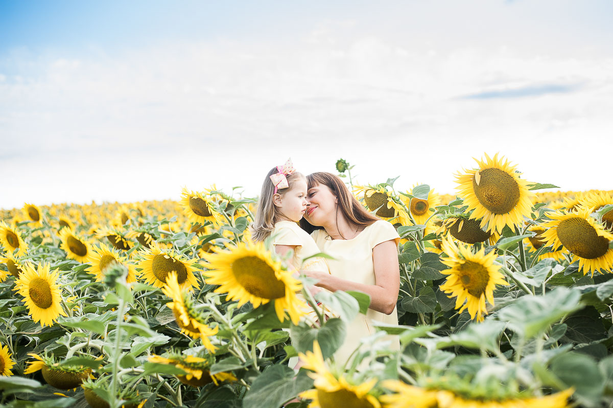 Секс с молодой украинкой в подсолнуховом поле фото